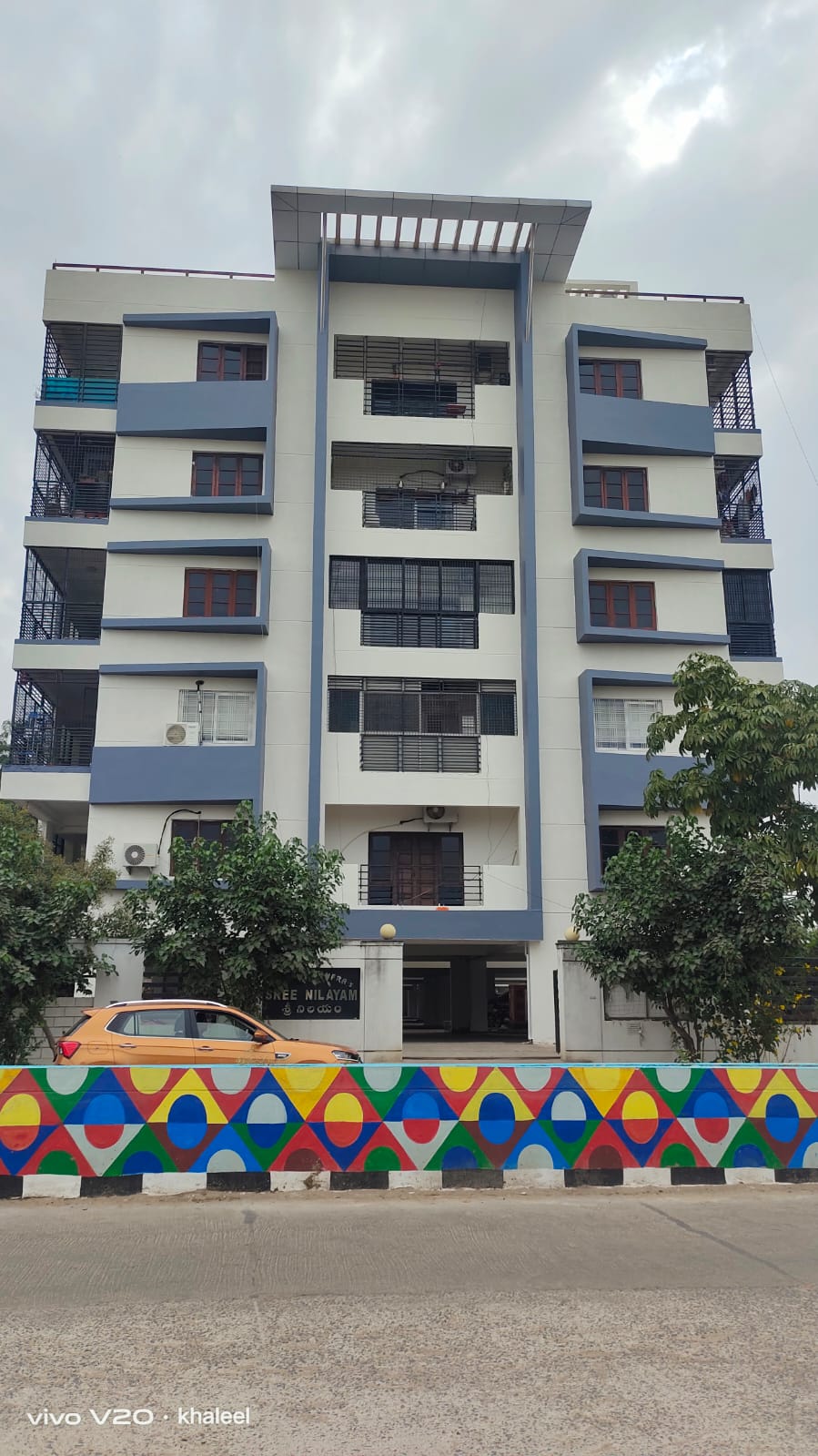 Modern Apartment Exterior by KG Painters in Kurnool